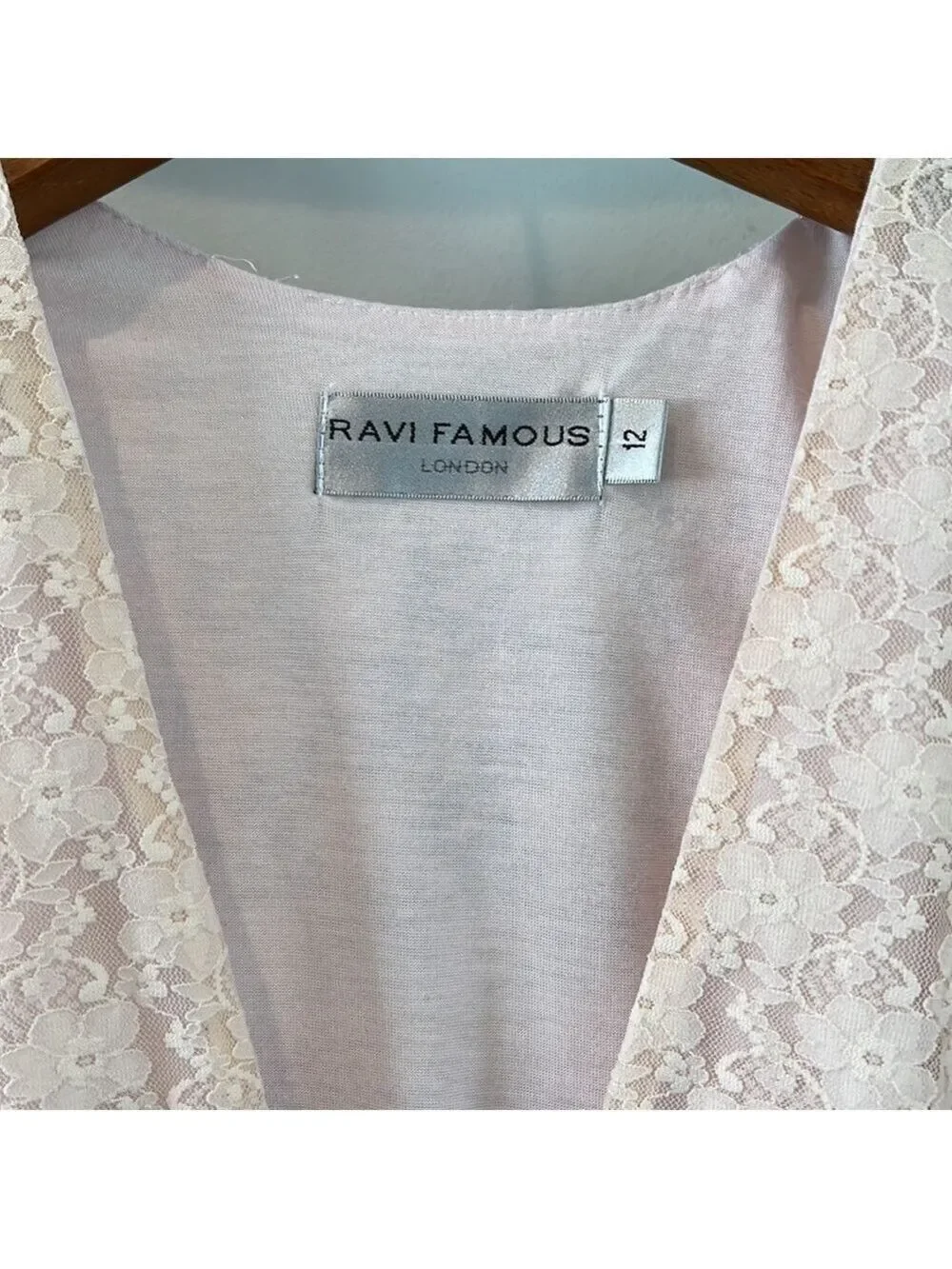 𝅺ravi Famous lace deep v romper size 12